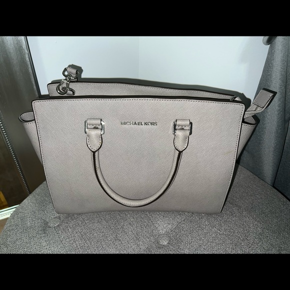 Grey Michael Kors purse with original dust bag - Picture 1 of 4